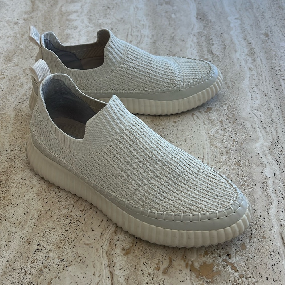 Steve Madden sneaker bone colored size 8.5